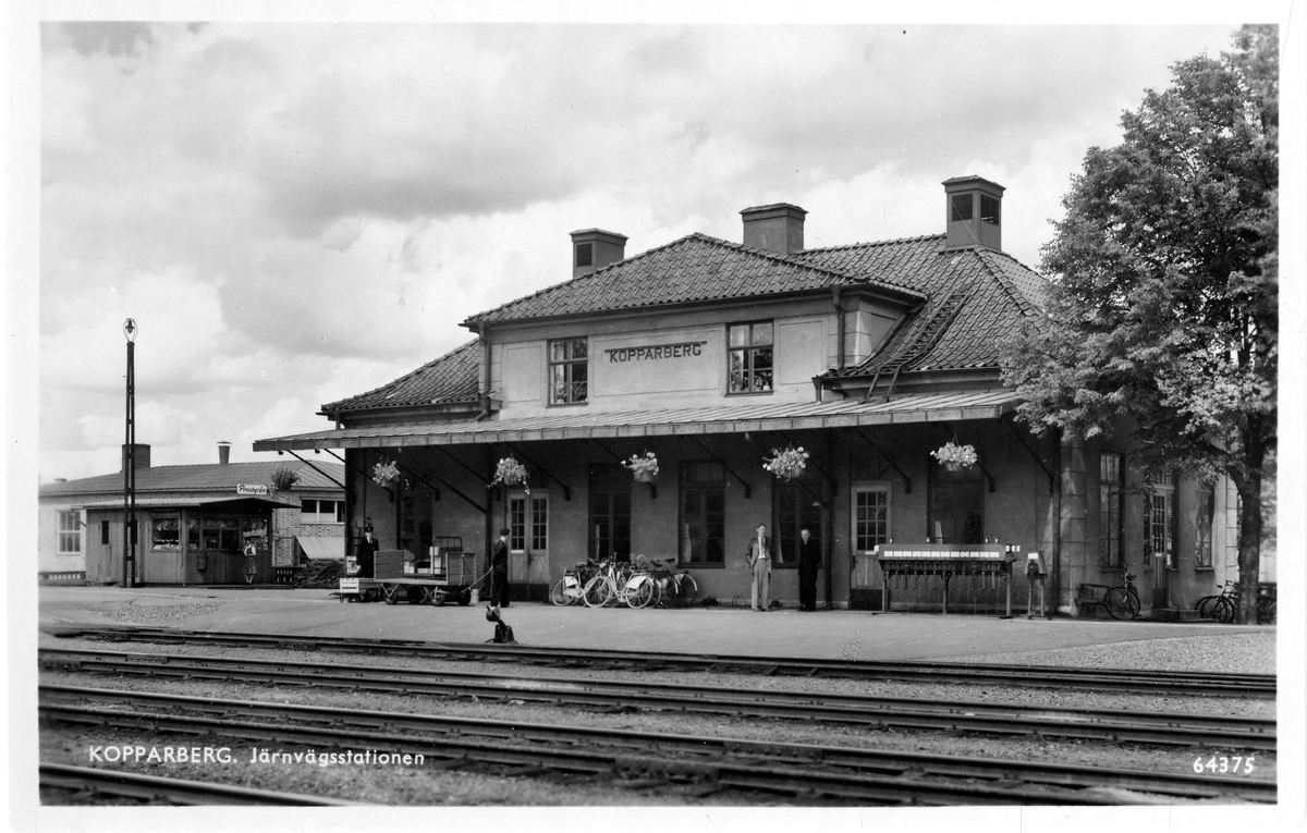 Järnvägsstation i Kopparberg.
Vid järnvägsspåret mellan Frövi-Vanneboda-Kopparberg-Grängesberg.
Eldrift på denna bandel kom 19.12.1955