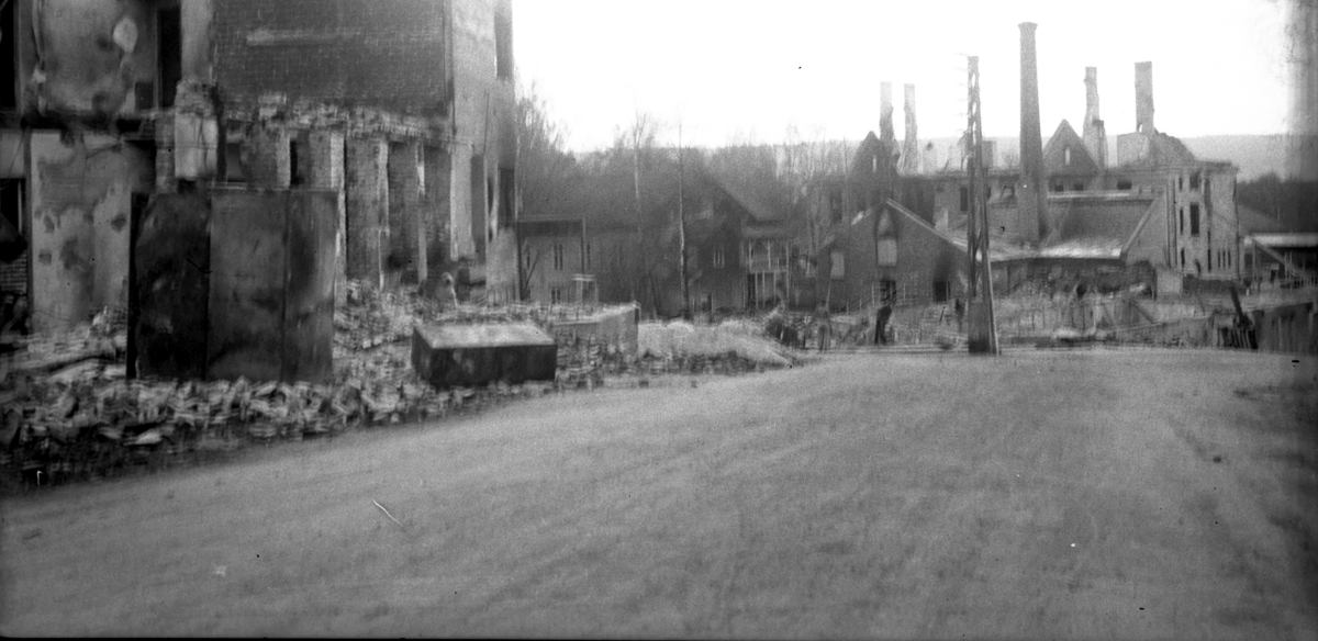 Leiret i ruiner etter bombing 1940