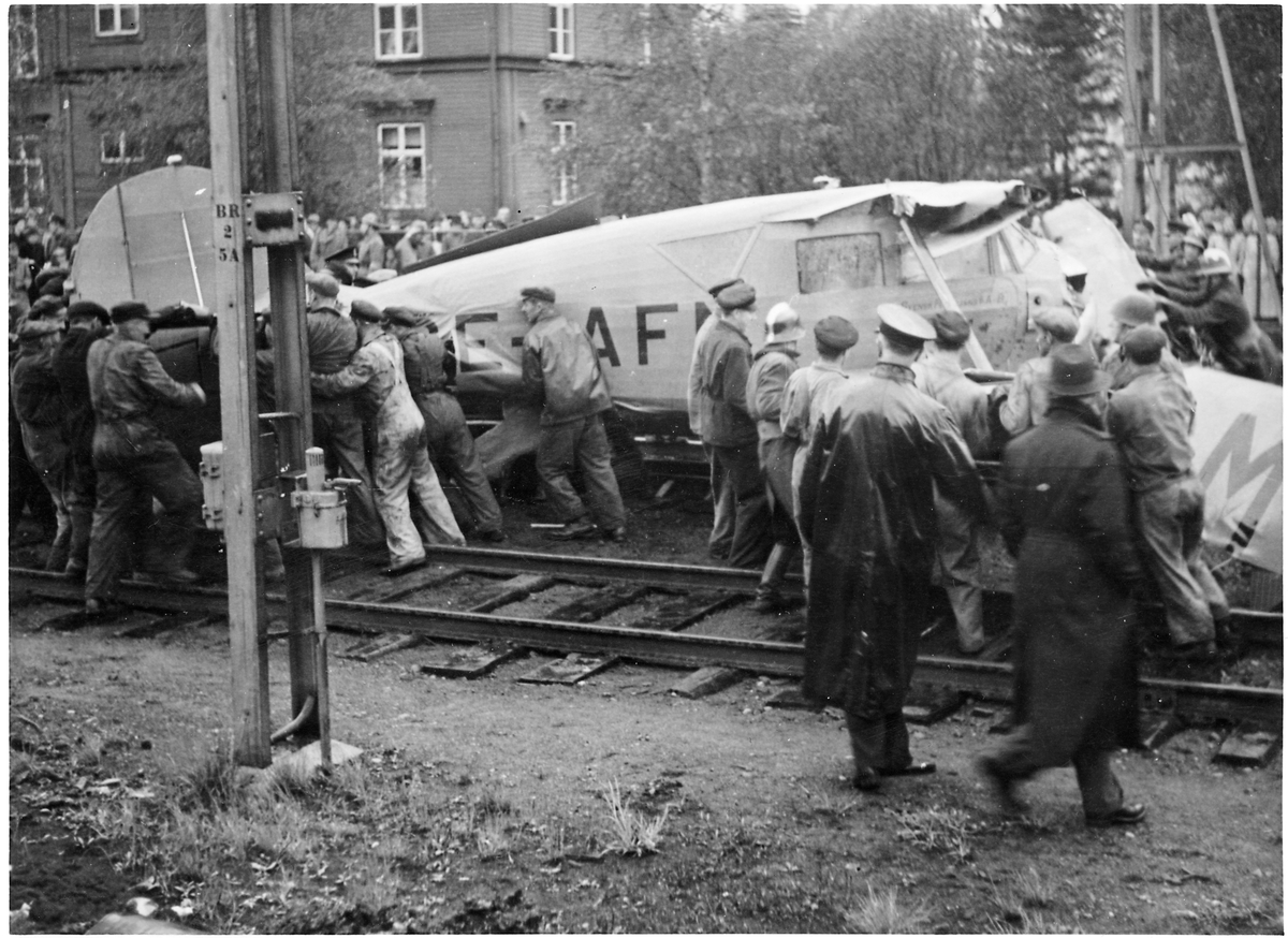 Flygolycka vid Boden 15/6-1944. Flygplanet SE-AFM var ett Waco som ...