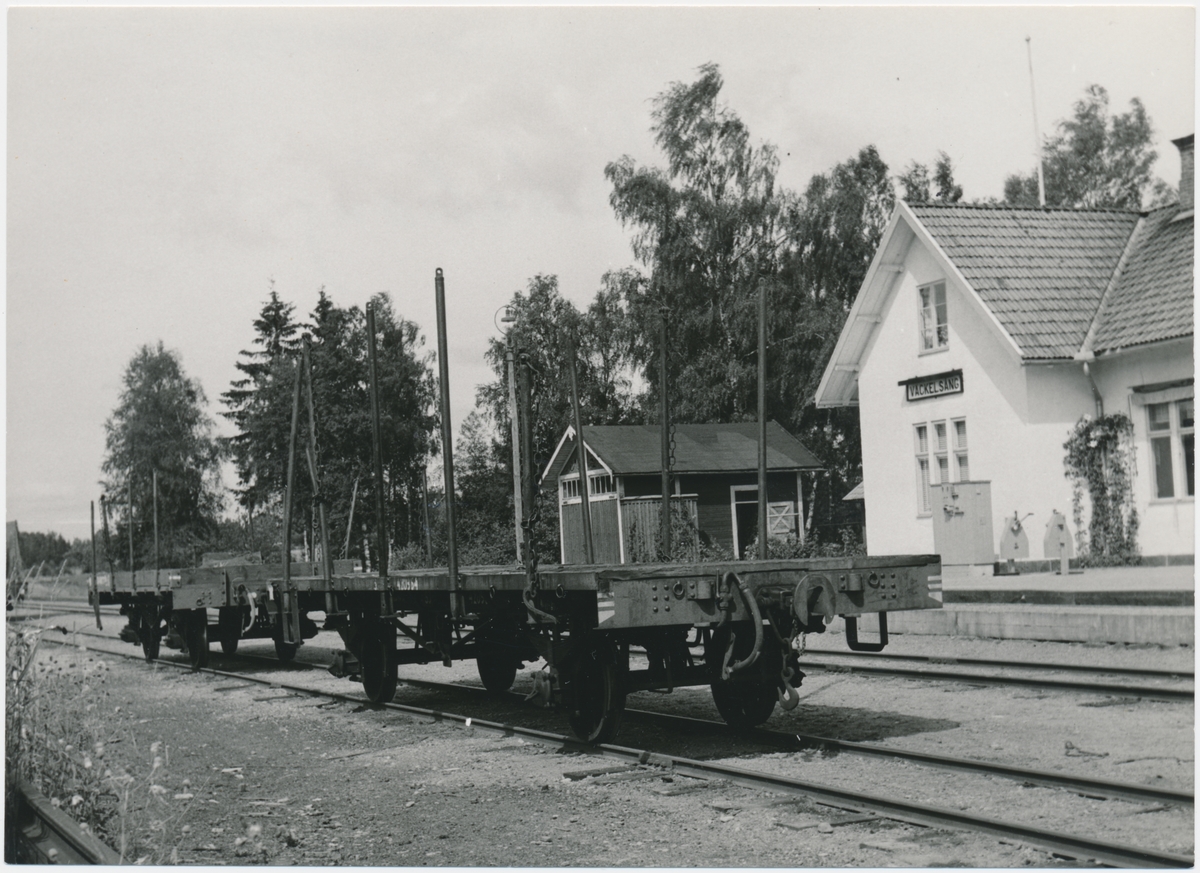 Väckelsång station. Växjö - Tingsryds Järnväg, VTJ. Banan öppnades 1897.  Stationen moderniserades 1944 och 1949. Övergick till Statens Järnvägar, SJ 1941.