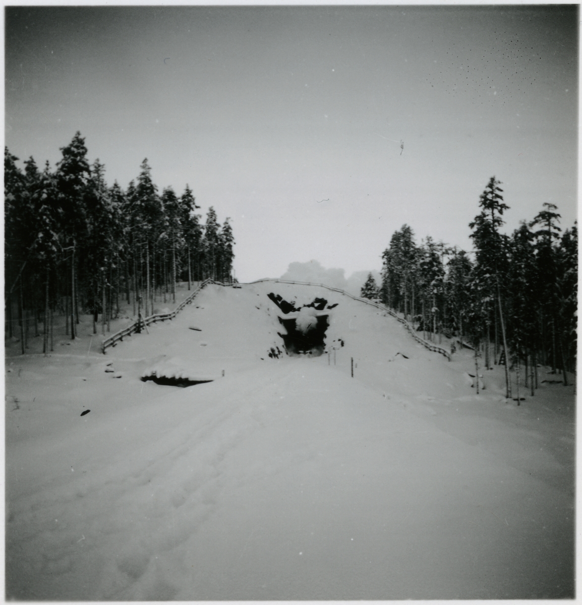 Snöröjning vid inlandsbanans enda järnvägstunnel, belägen vid Nyborg ...