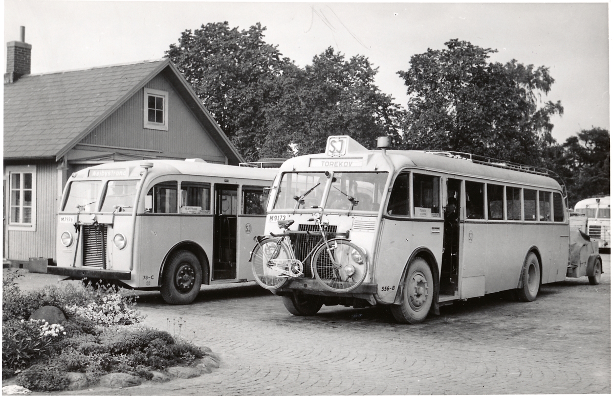 Statens Järnvägar, SJ Buss 78-C, SJ Buss 556-B med destionation Törekov och Wejbystrand.
