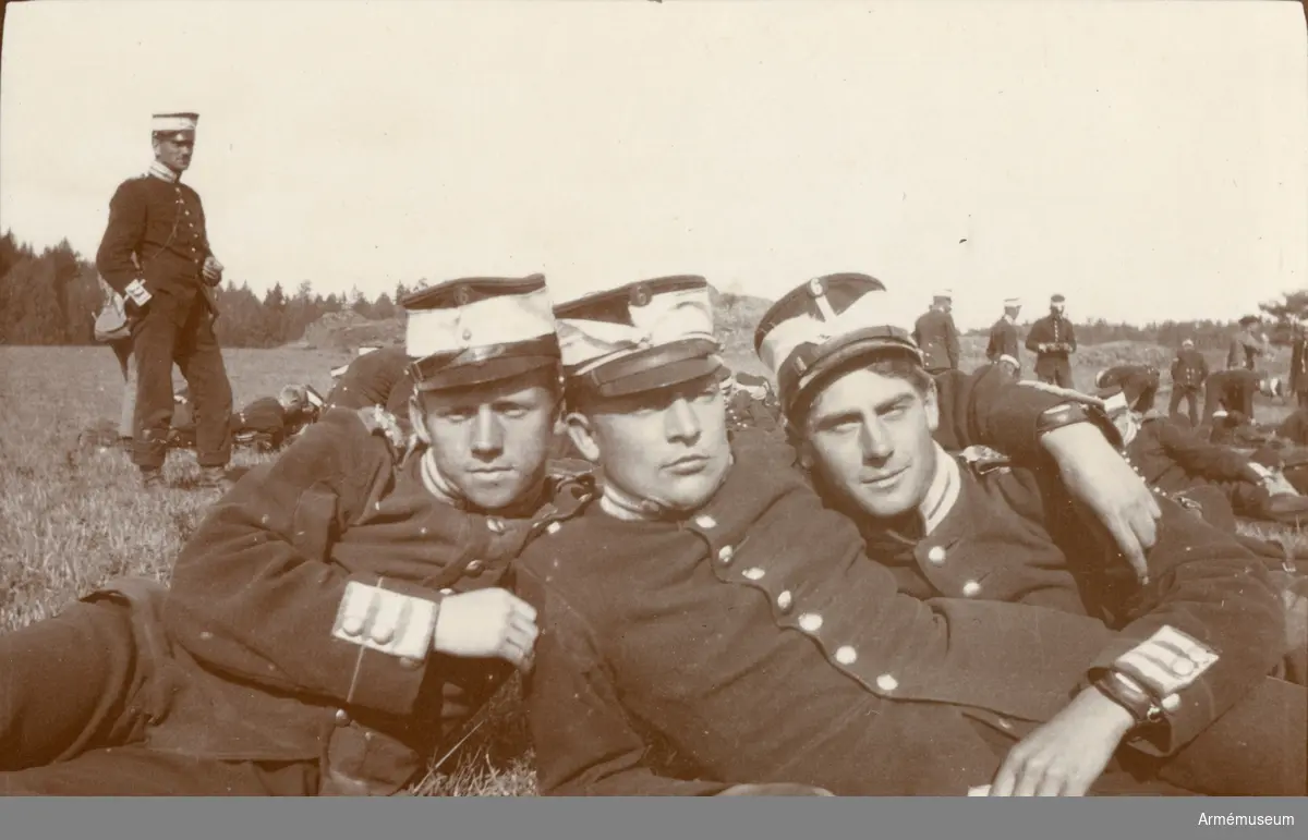 Fotoalbum innehållande bilder från tiden 1912-1916 föreställande soldatliv hos Göta livgarde.