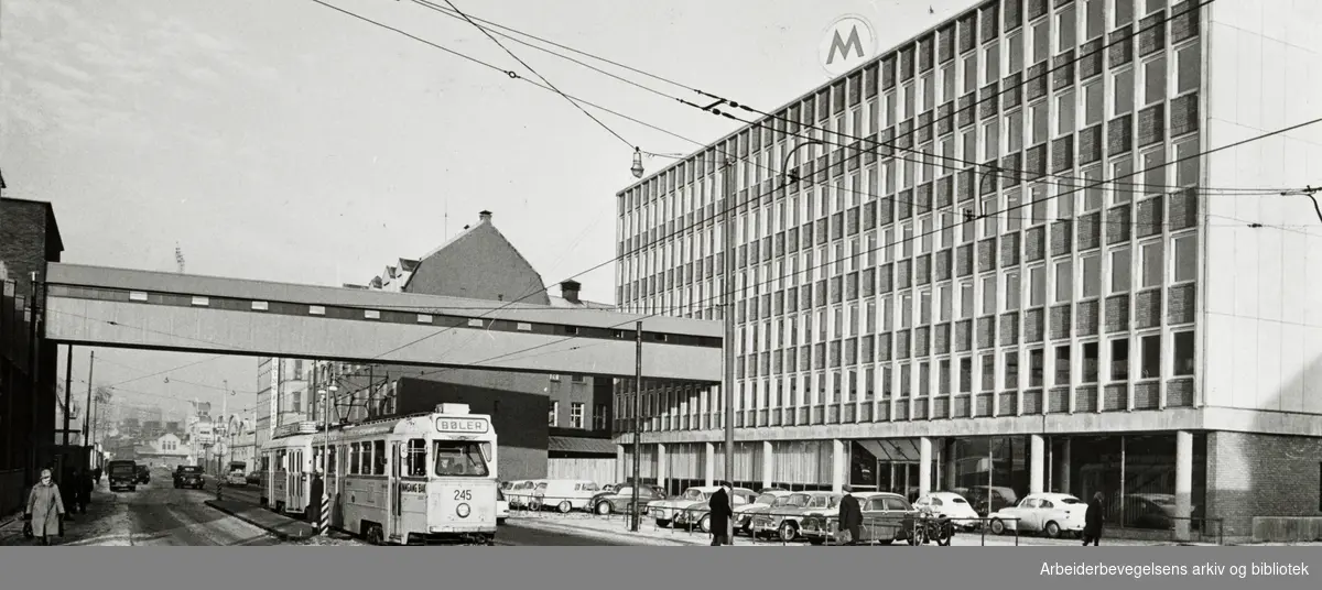 Fellesmeieriets nye avlastningsbygg i Schweigaards gate. Mars 1965
