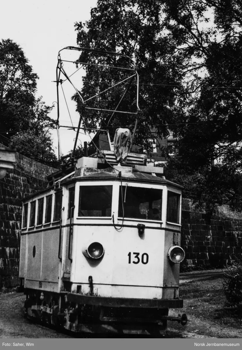 Bergen Sporvei arbeidsmotorvogn nr. 130. Vognen ble benyttet til sliping av skinner.