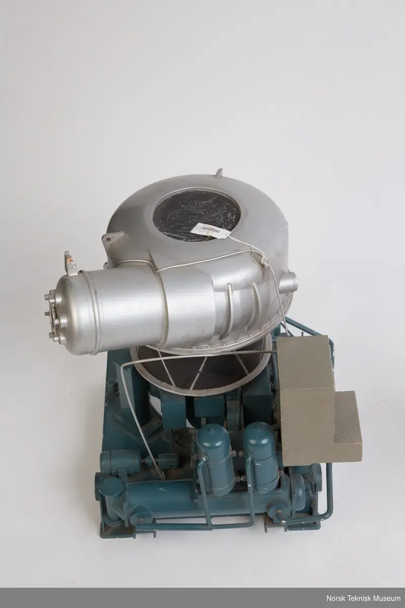 Modell av gassturbin utviklet av Kongsberg Våpenfabrikk for å produsere elektrisk kraft til boring av oljebrønner på plattformer i Nordsjøen.