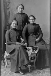 Tre kvinner fra Frelsesarmeeen.