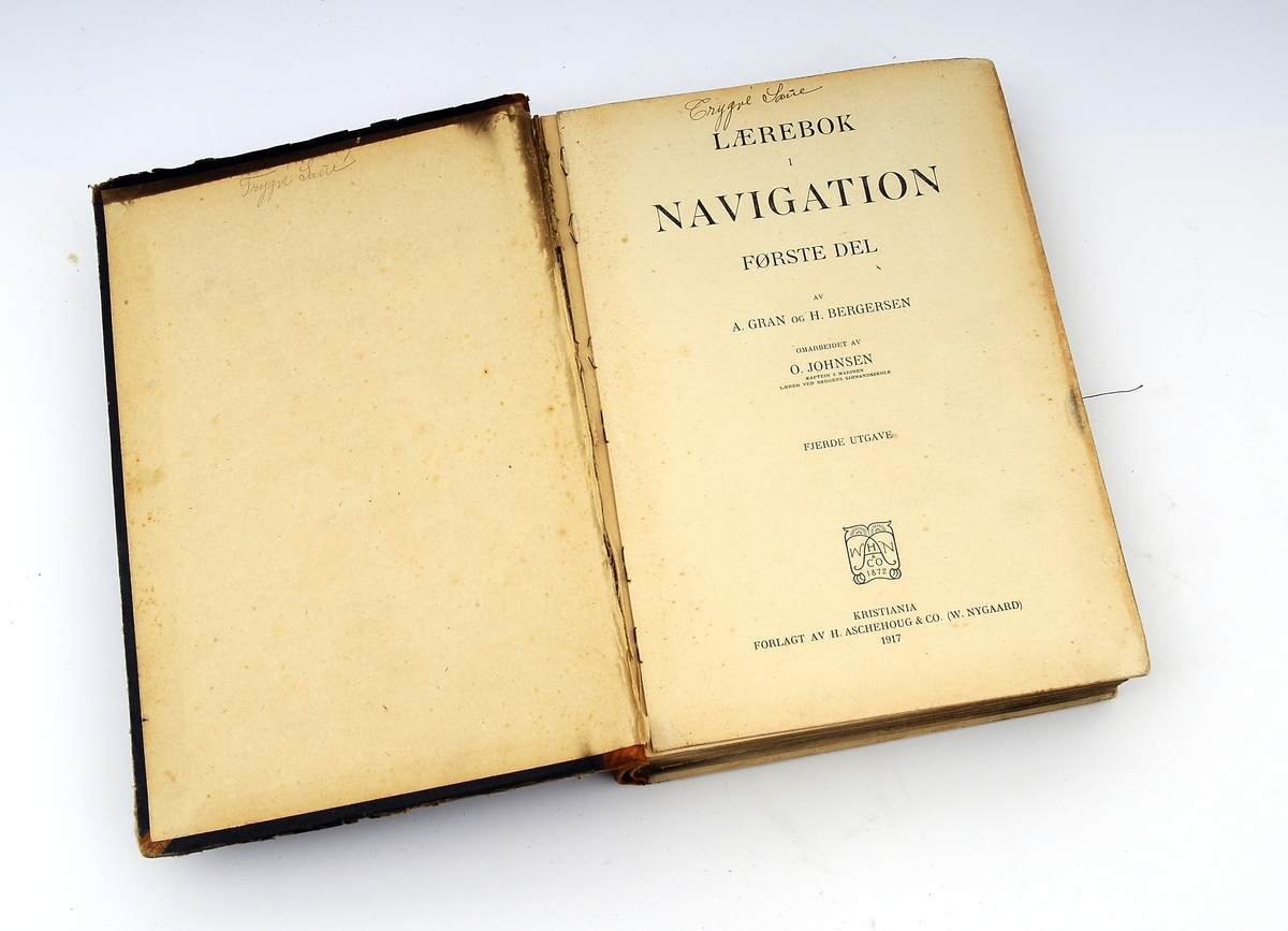 Lærebok  i navigasjon brukt ved sjømannskolen.