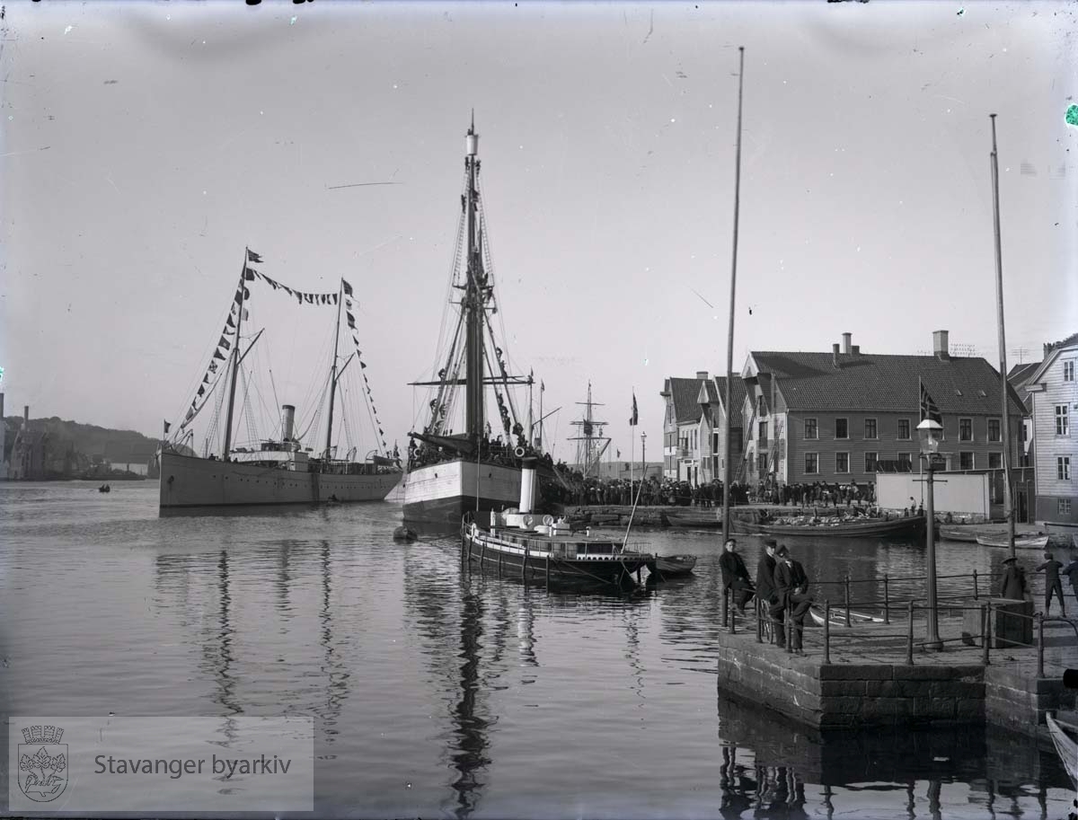Stavanger var ekspedisjonens første havn i Norge. Ekspedisjonen hadde vart i fire år. "Fram" lå i Stavanger fra lørdag 19. til mandag kveld, 22. september 1902.