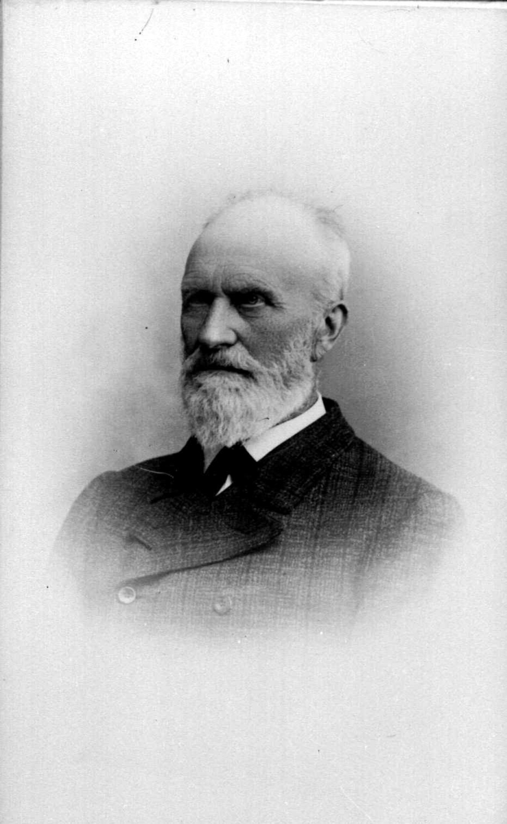 Portrett av Erik Thorsen. Smestad (1844-1911) på Øvre Smestad gård, Nordre Ål i Fåberg.