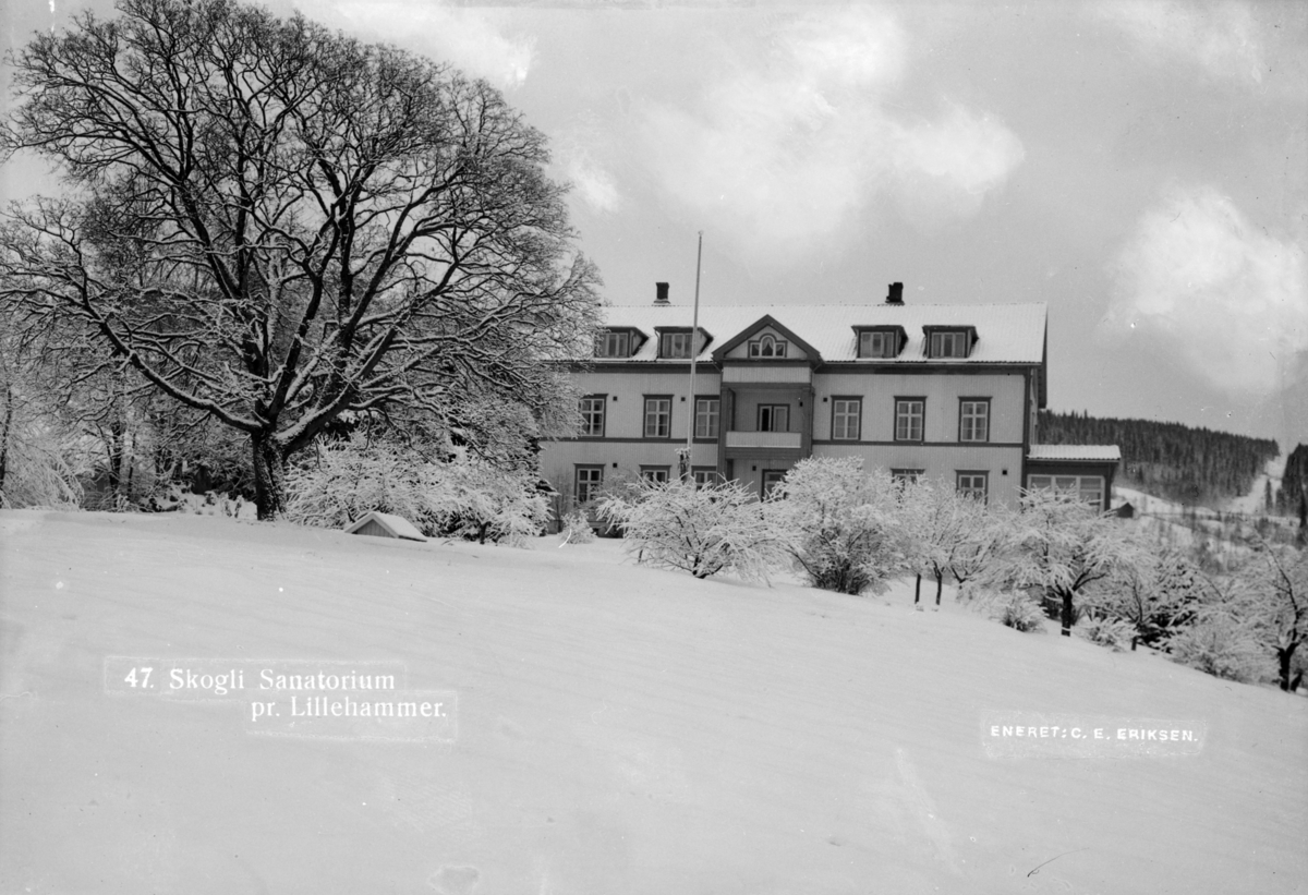 Vinterbilde fra Skogli sanatorium i Lillehammer.