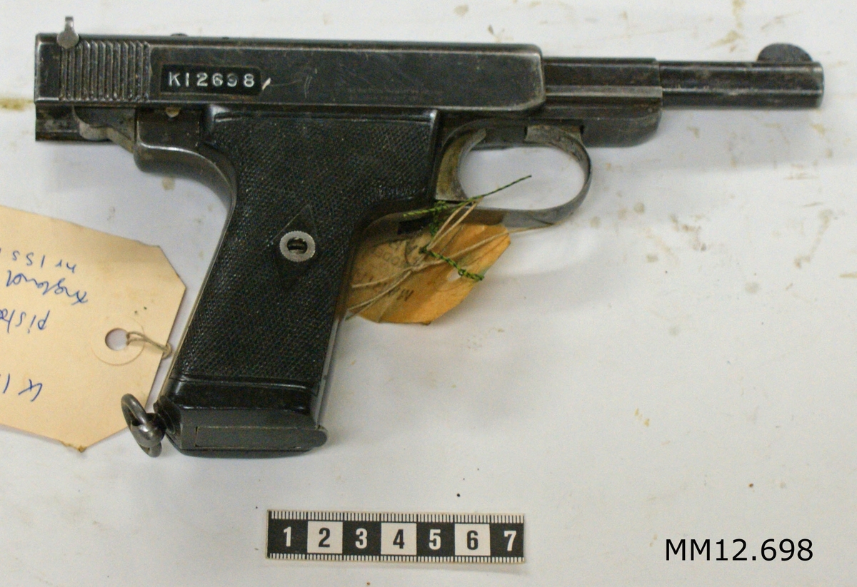 Märkning: Webley & Scott Ltd Birmingham
9 mm automatic. Pistol CI Britian Patent
No 181490 Belgium N:o 317544
155315.