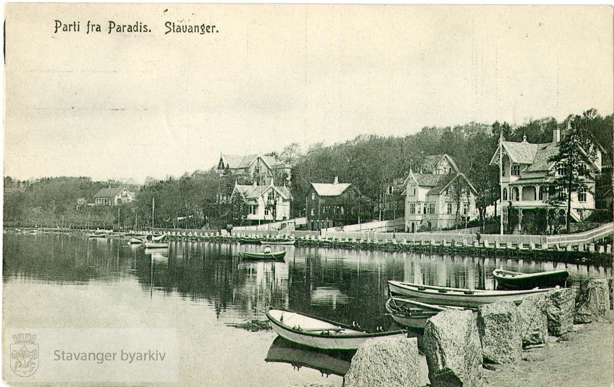 Hillevågsvatnet og sveitservillaer i Paradis..Postkort