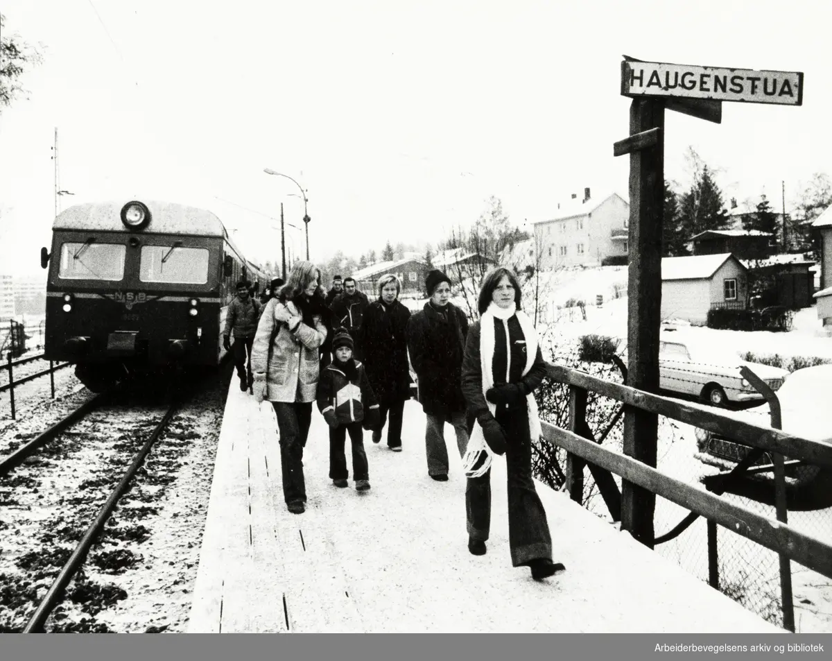 Haugenstua stasjon. 7. desember 1976