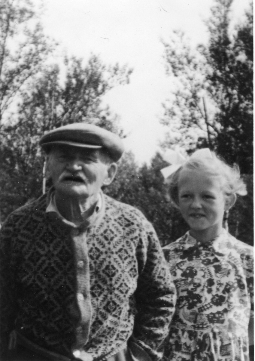 Portrett av eldre mann og ung jente