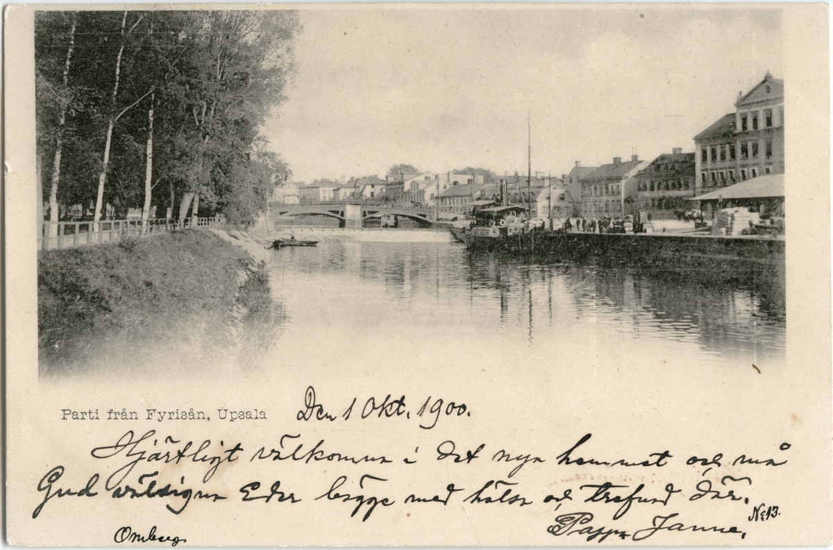 Vykort - "Parti från Fyrisån", hamnen med Islandsbron i bakgrunden, Uppsala omkring 1900