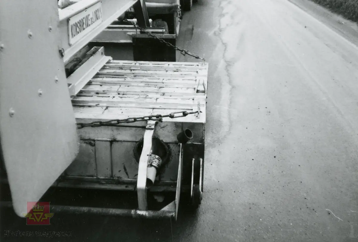 Forvarming av gammel veg. Temperaturen økte fra 20-100 grad celsius. Bilde 2 viser utstyr fra Korsbrekke og Lorck A/S,  entreprenører innen asfaltering, som ble brukt i  arbeidet. Det var i slutten av august 1974 som et forsøk på å fylle asfaltsporene på den sterkt slitte rv 80. Dette var første gang dette var prøvd nord for Trondheim.
