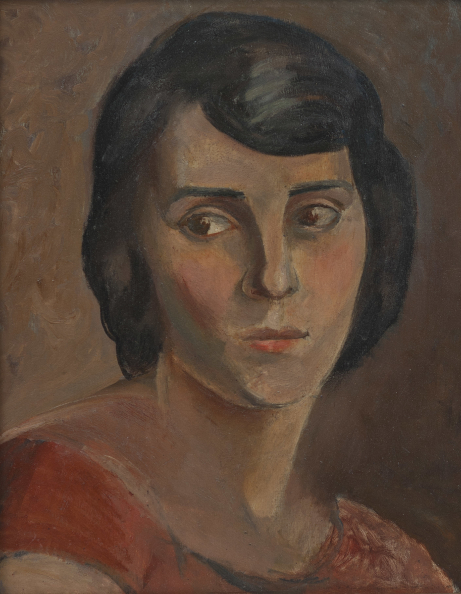 Portrett av mørkhåret kvinne med røde klær.
