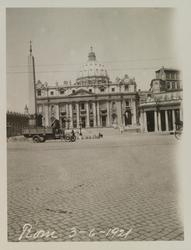 Peterskirken, Petersplassen i Vatikanstaten