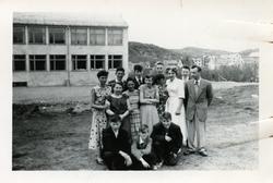 Den første Framhaldsskolen i Bjørnevatn 1957. 1. rekke fra v