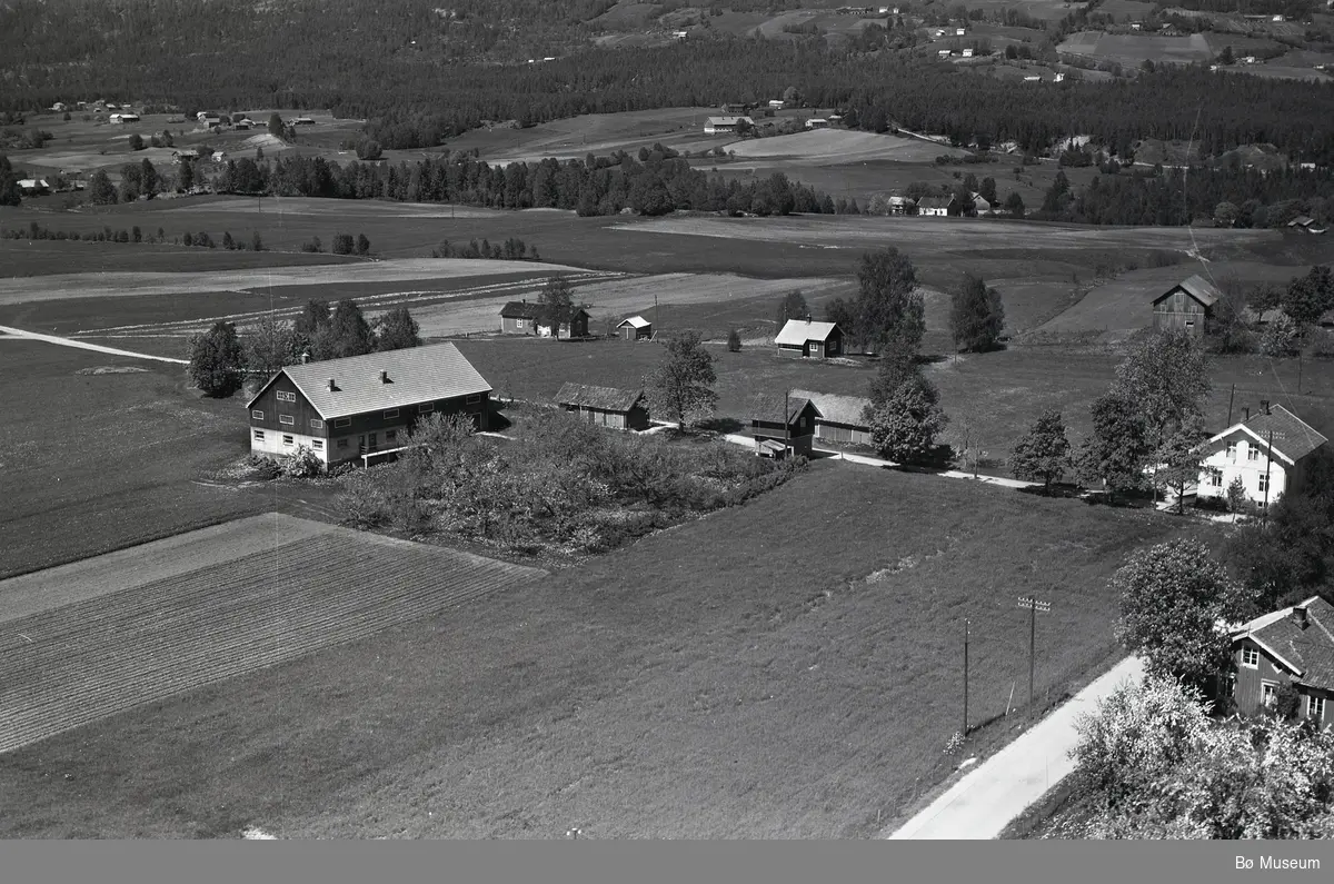 Flyfoto av Krossvegen på Langkåshaugen i Bø.