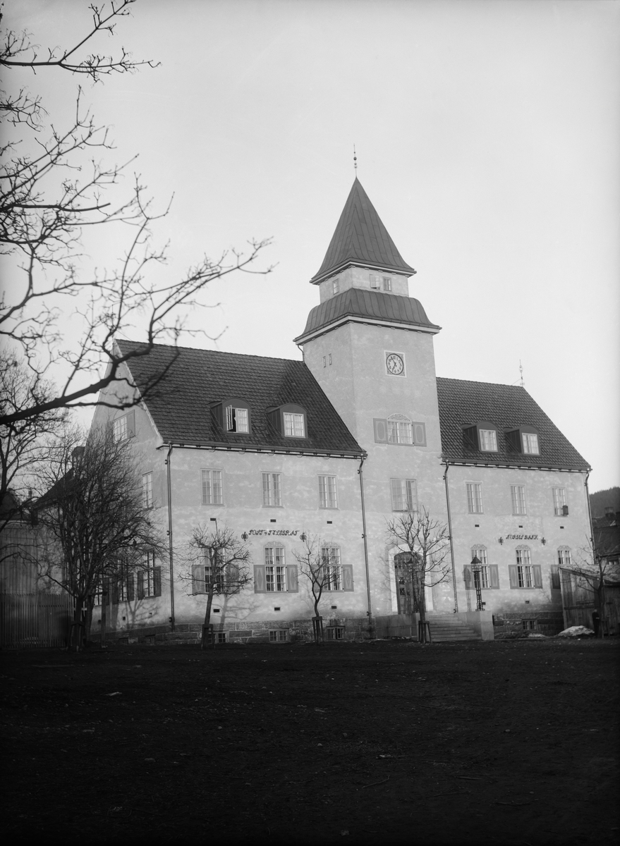 Stortorget med Norges Bank, avd. Lillehammer - Maihaugen / DigitaltMuseum