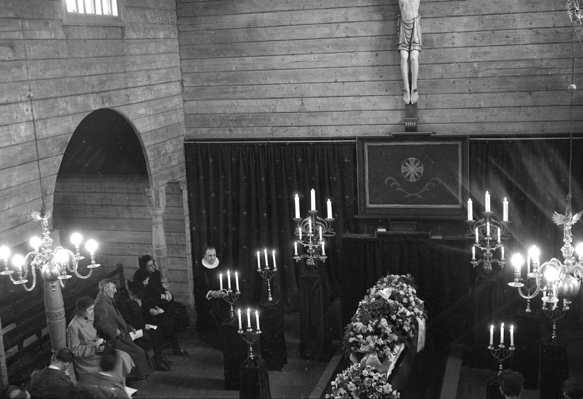 Begravelse for Kåre Henriksen