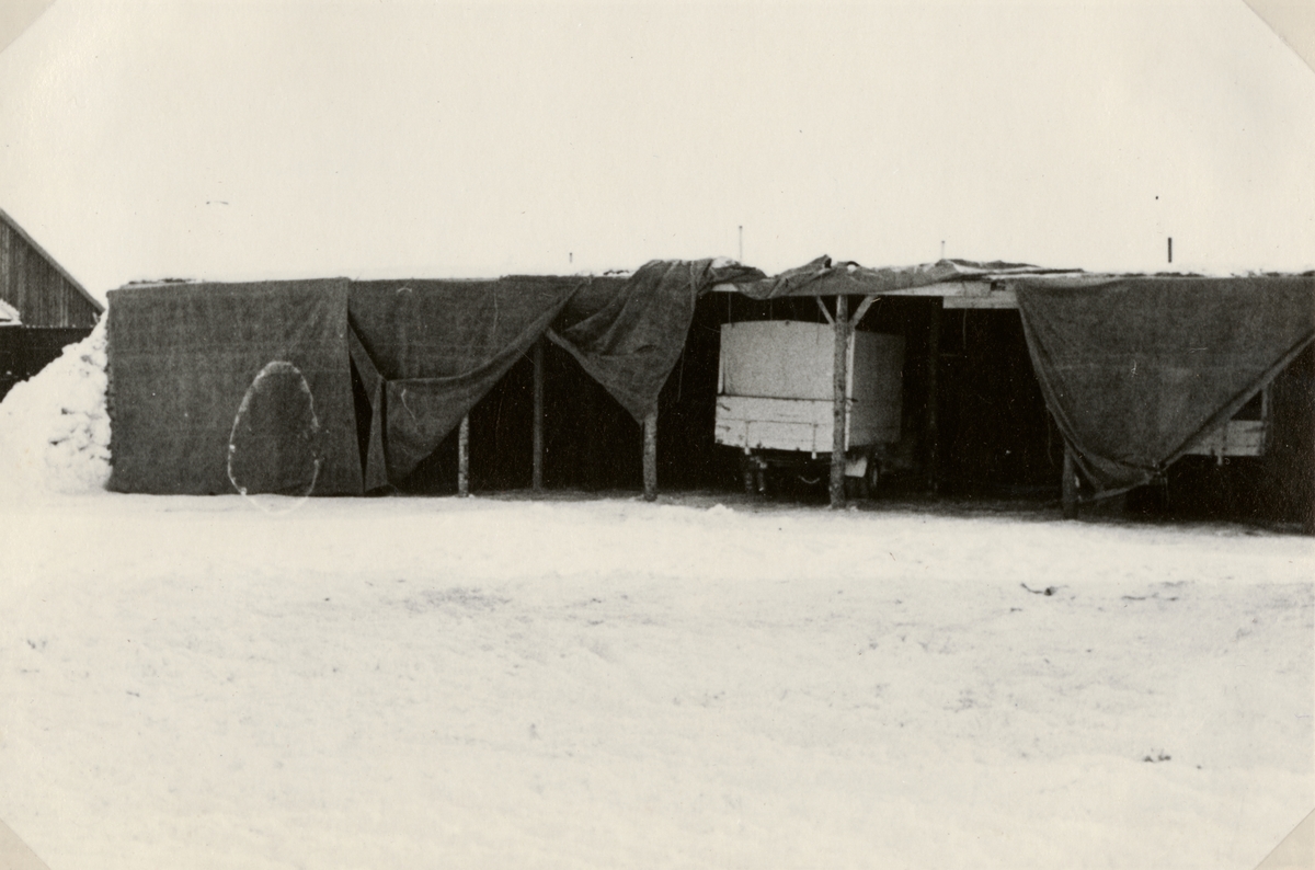 Text i fotoalbum: "Olika garagetyper vid V. förd. febr 1940."