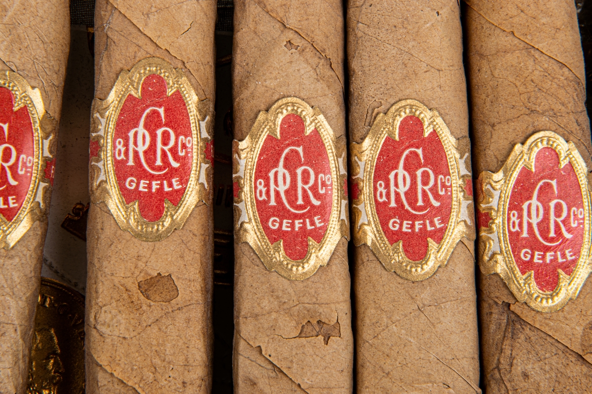 Cigarrlåda, träförpackning, märkt P.C. Rettig & Co, Gefle. St. Andreas. Flor Fina 10 Claro.