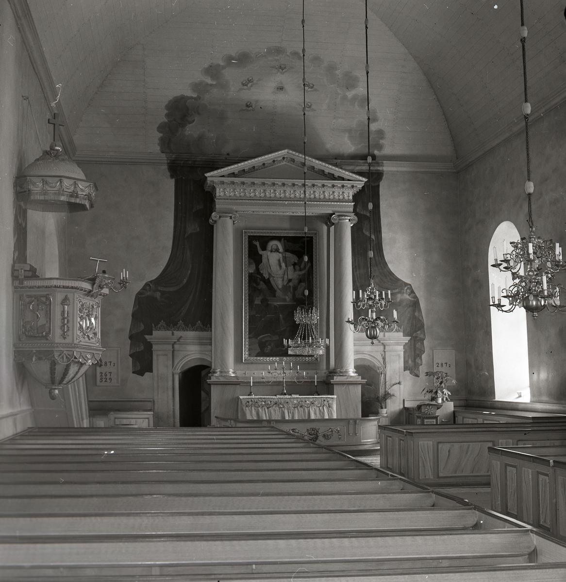 Interiör från Helgums kyrka, 1974.