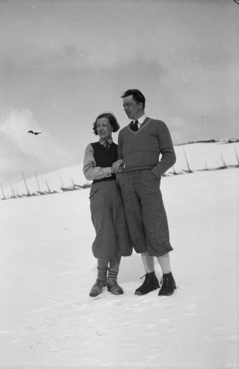 Portrett av kvinne og mann, vinterbilde