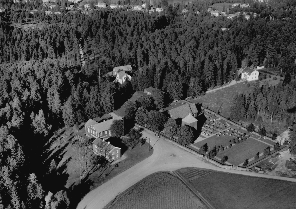 Flygfoto över Norra Hestra i Gislaveds kommun, Jönköpings län. Nr 1652/1958