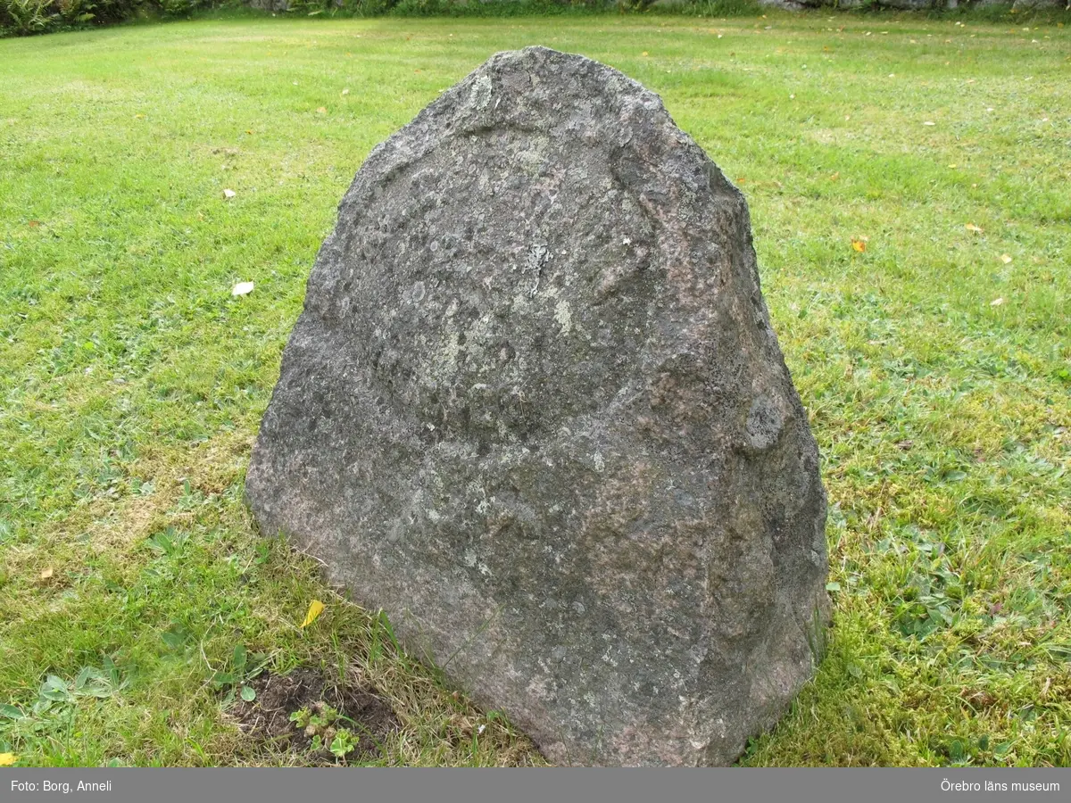 Rockesholm kyrkogård Inventering av kulturhistoriskt värdefulla gravvårdar 2014-2015, Kvarter 10.