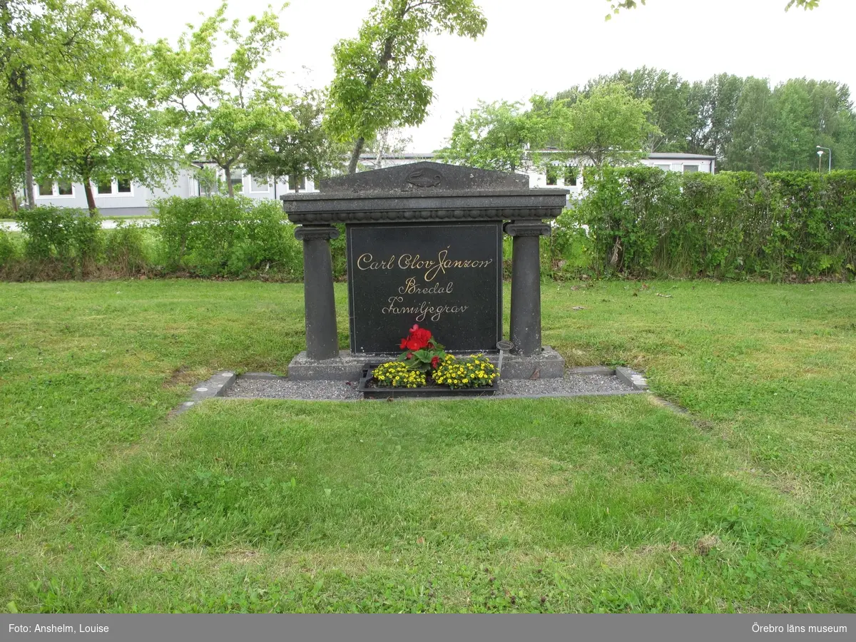 Ervalla kyrkogård Inventering av kulturhistoriskt värdefulla gravvårdar 2015, Kvarter 18.
