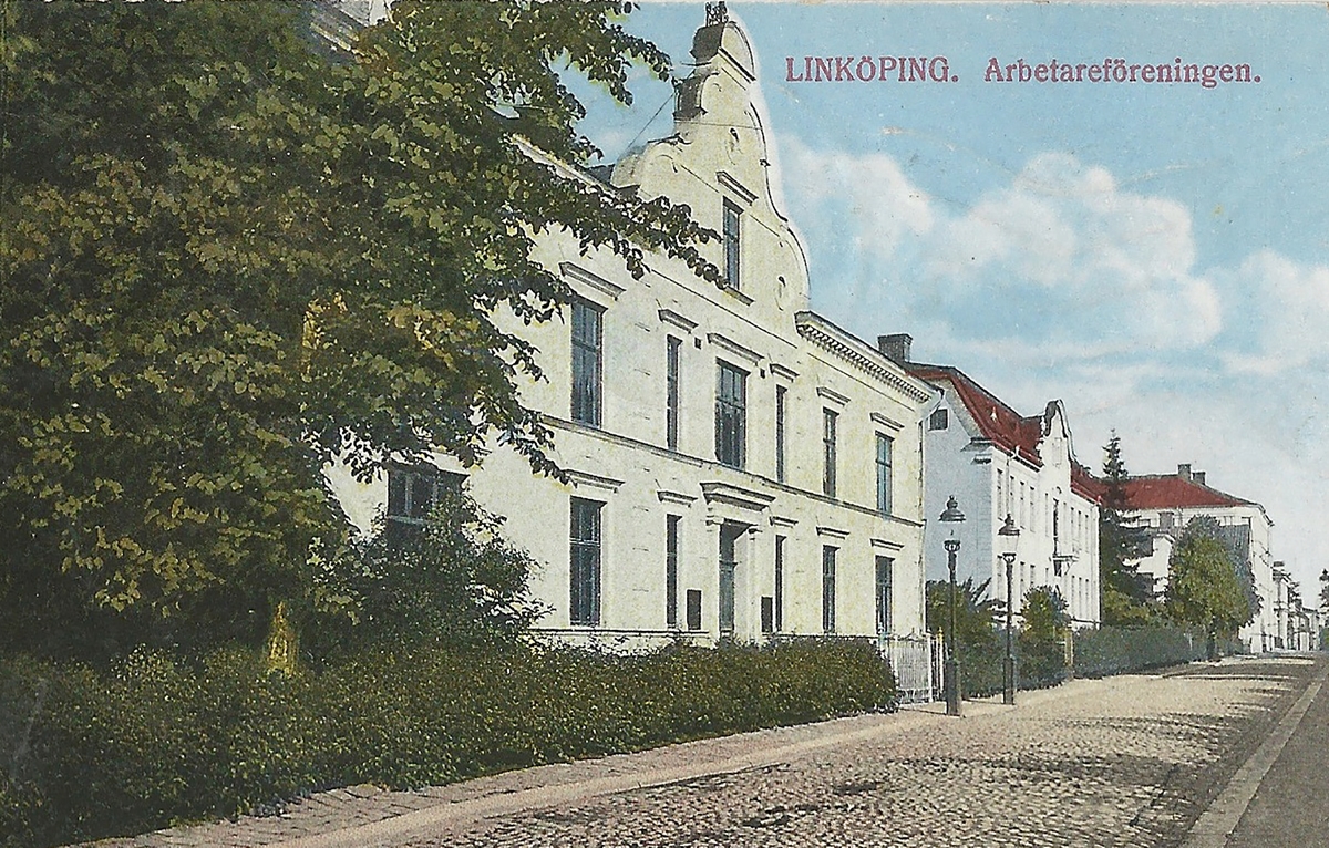 Vykort Bild från Repslagaregatan vid Arbis i Linköping
Repslagaregatan, Arbis, Arbetareföreningen, kolorerad,
Poststämplat 29 december 1917