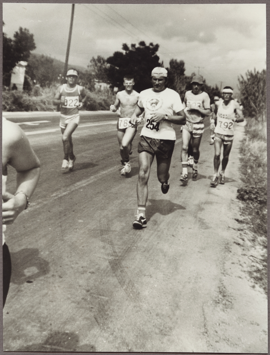 Stig Häggström med nummer 254 löper det klassiska maratonloppet från Maraton till Aten i Grekland 1978.