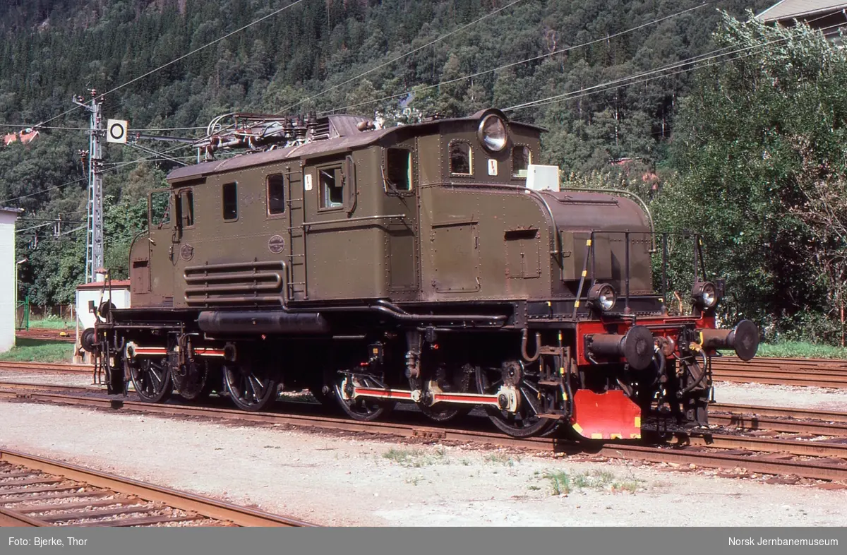 Rjukanbanens elektriske lokomotiv nr. 14 - tidligere NSB El 1 2001, på Rjukan stasjon