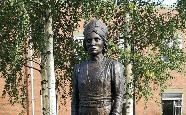 Elsa Laula Renberg skulptur - KulturPunkt