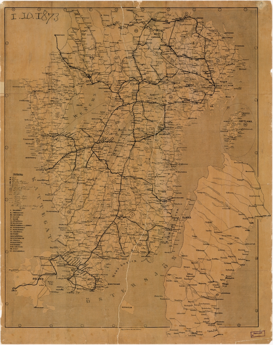 Kommunikationskarta över Sveriges postväsende, järnvägar, telegrafer, kanaler och vägar. Kartan av papper på papp. De
södra delarna av landet (Hälsingland och söderut) i större skala.
Norrland avbildas till höger om landet i övrigt, i mindre skala.

Kartan daterad för hand 1.10.1873.