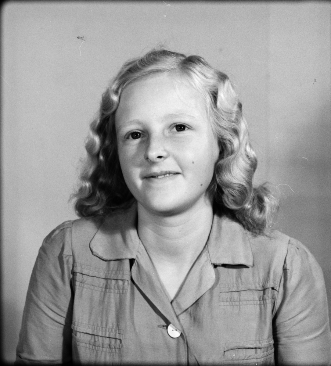 Kerstin Karlsson från Lyan, Alunda socken, Uppland 1948