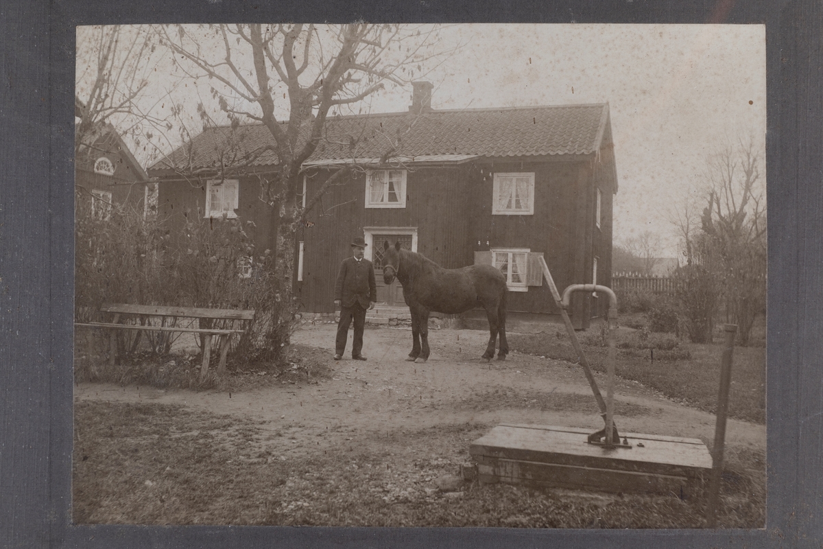 Hjortsberga gård. En man och en häst.