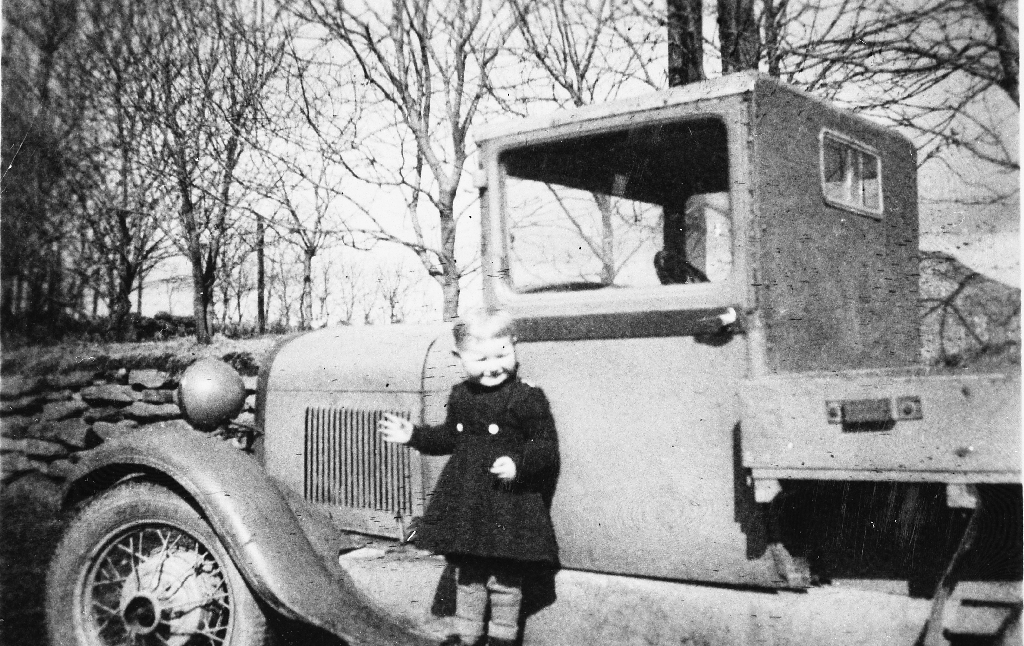 Lastebilen til Nils Harry Oma. Bildet er frå 1947.