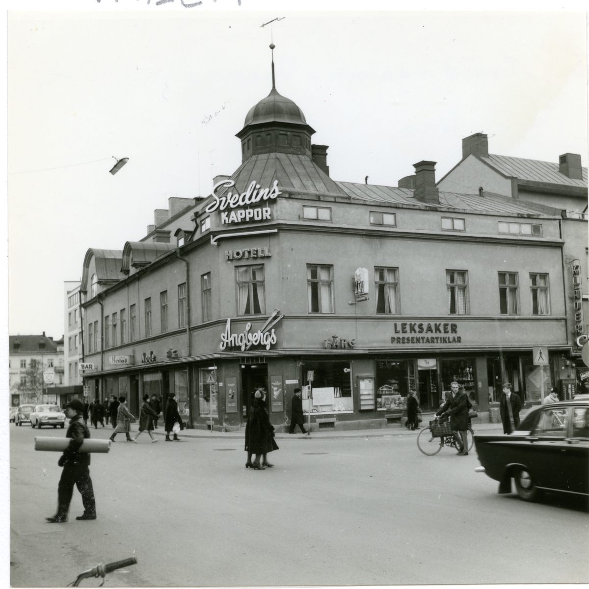 Västerås. Korsningen Smedjegatan/Vasagatan. 1964.