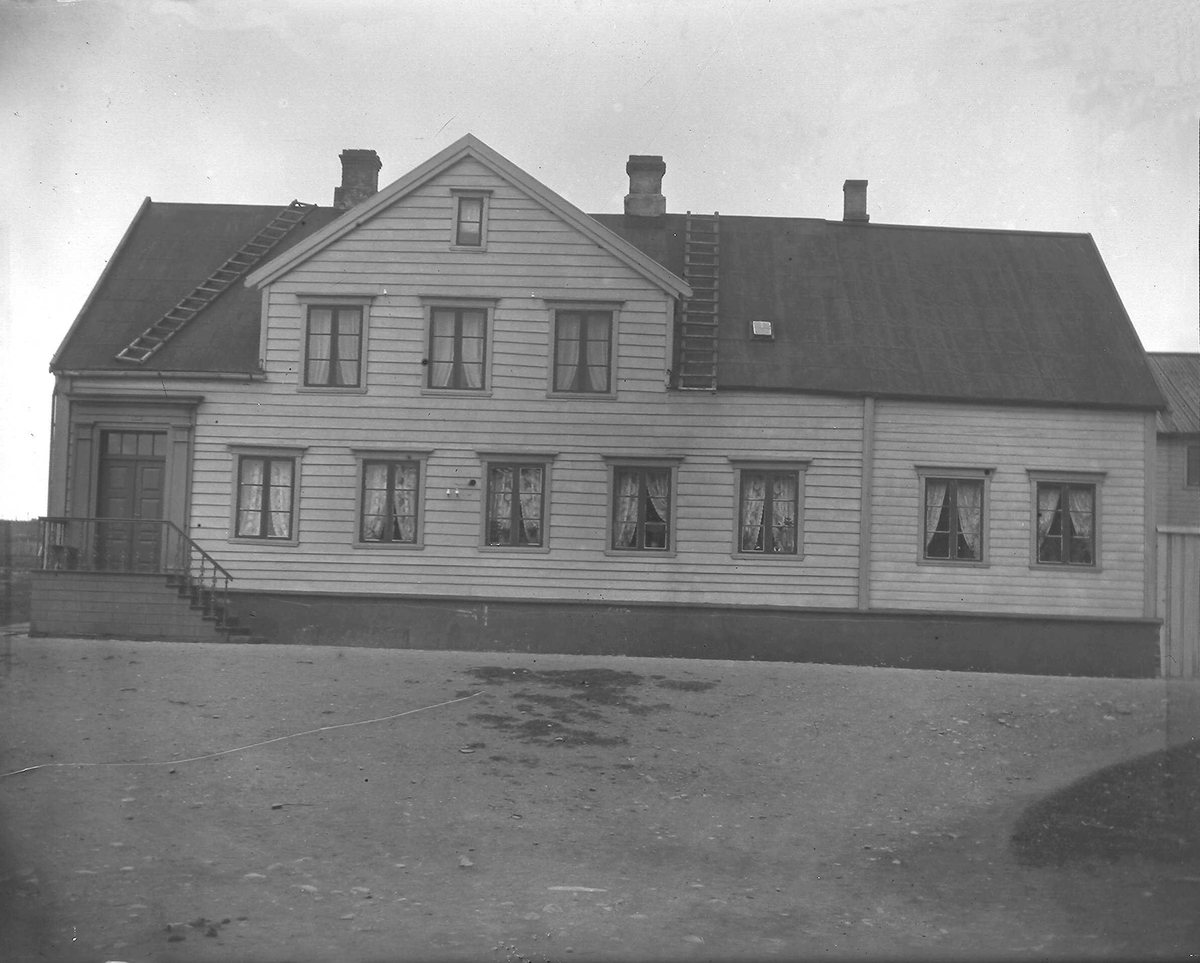 Esbensengården på Sletten fra sjøsiden ca 1900