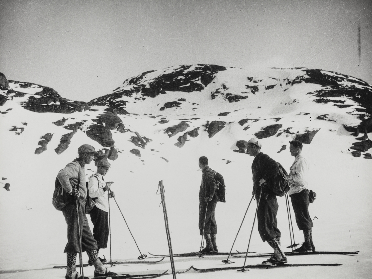 Haugesundere på skitur i Etnefjellene, våren 1949.