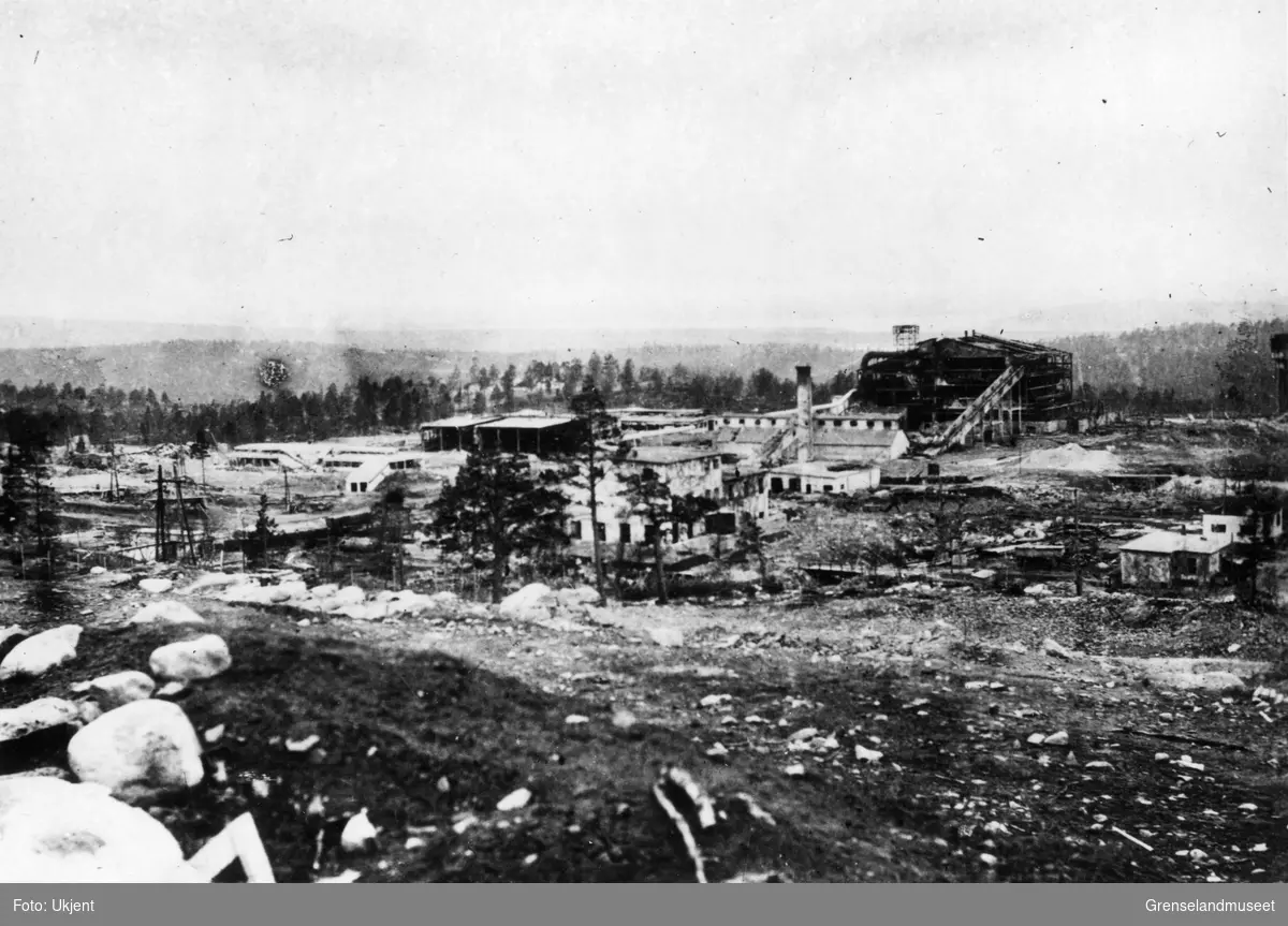 Nikkelverket etter at det er sprengt i luften, 22. oktober 1944. 