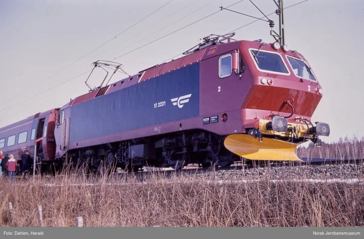 Elektrisk lokomotiv El 17 2221 med chartertog til Arvika i Sverige