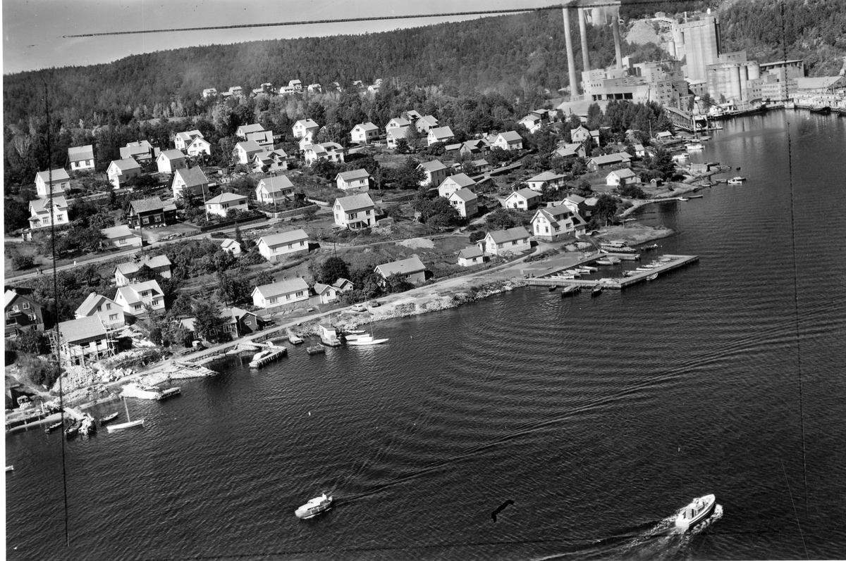 Flyfotoarkiv fra Fjellanger Widerøe AS, fra Porsgrunn Kommune. Setretangen, Brevik. Fotografert 08.08.1959. Fotograf J Kruse