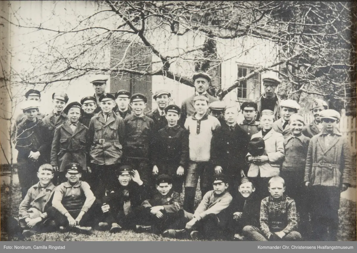 5. klasse 1925 på skogplanting på Aue, Sandar.