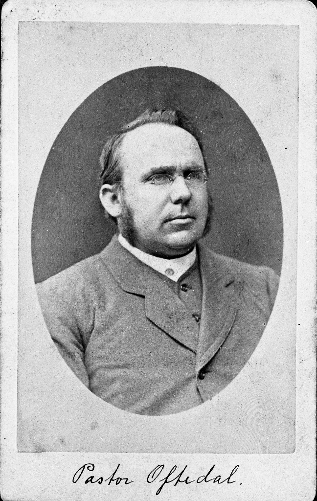 Presten Lars Oftedal (1838 - 1900). Han var både prest og politikar. Frå 1878 ga han ut Vestlandsposten og i 1891 starta han Stavanger Aftenblad.